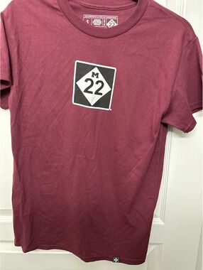 M22 Maroon Graphic Logo T-Shirt Size Small